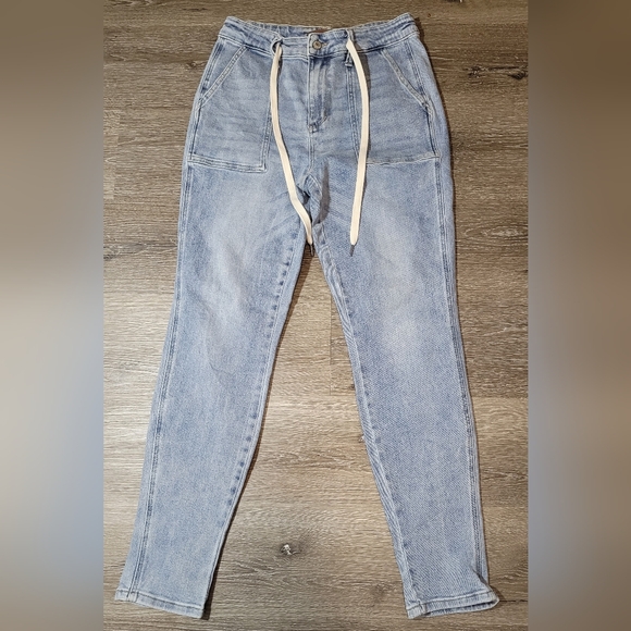 Judy Blue Denim - Judy Blue Jogger Jeans With Draw String Light Wash  9 / 29